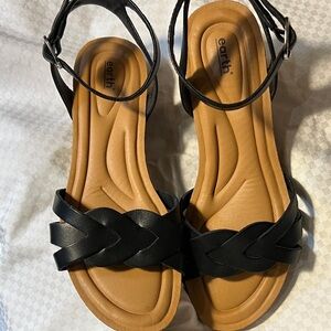 8.5 Earth Women's Black Braided Sandals